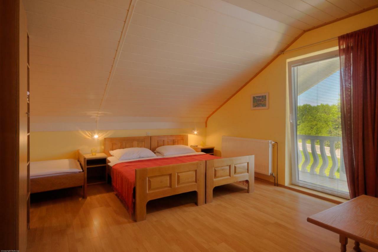 Ranch Terra Hotel Irinovac ภายนอก รูปภาพ